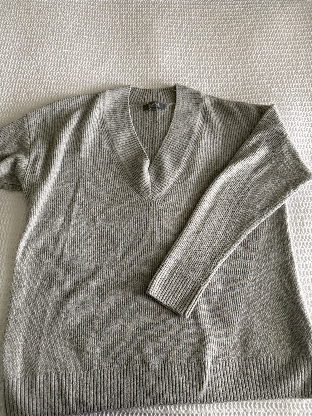 Marled Women's V-Neck Sweater in Light Gray